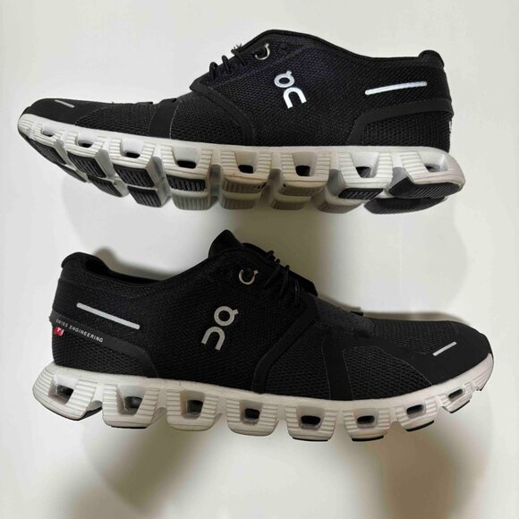 ON CLOUD 5 SHOES - Women's - Black/White - Size 8 - Picture 3 of 12